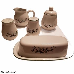 Royal Christmas Season 7 pc Stoneware Set